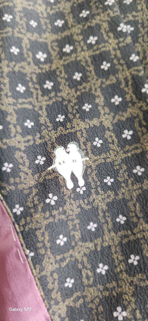 ふりふで購入した　黒地に白い花と小鳥柄　裏地は紫色　洗える可愛らしい小紋　未使用