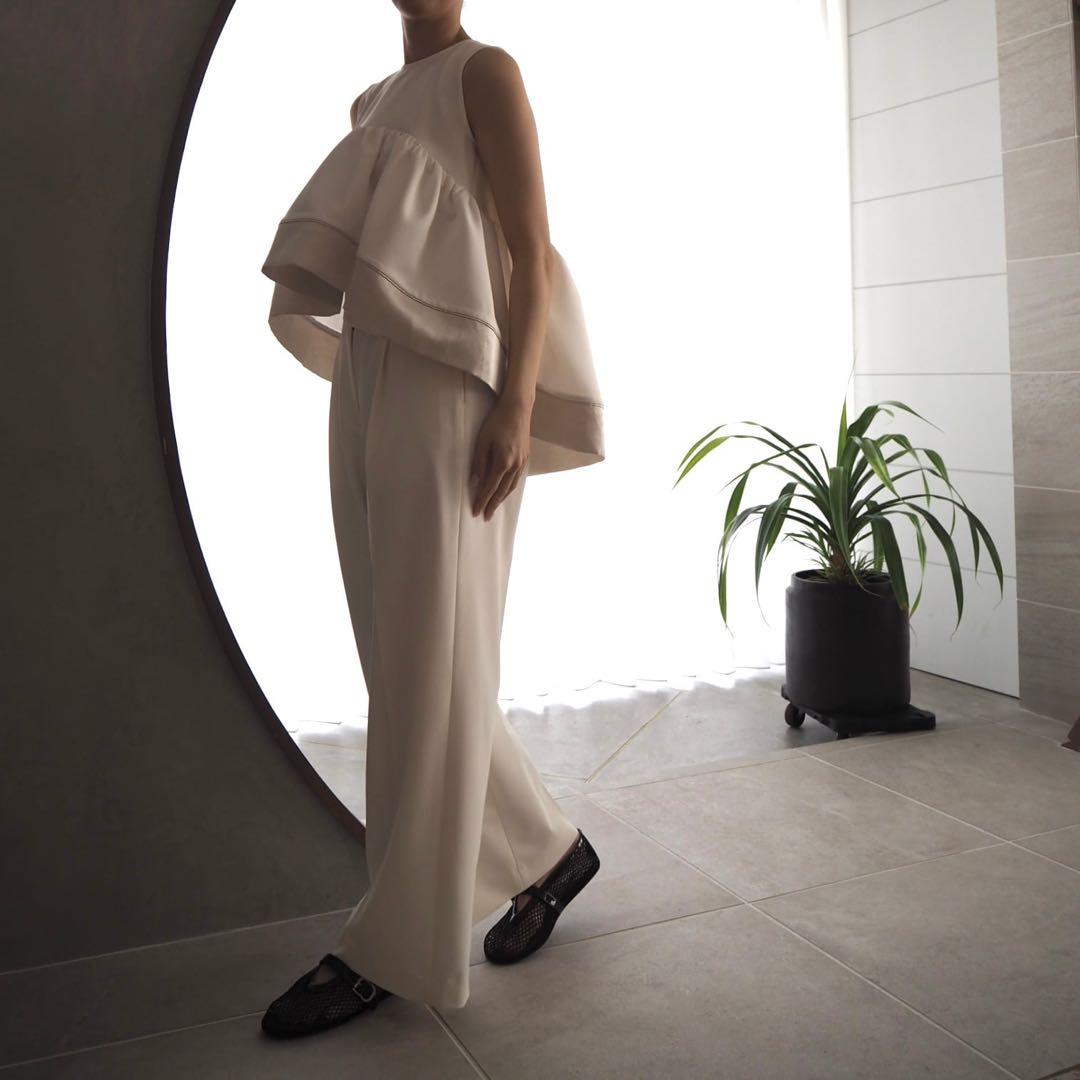 【完売品】TWILL ラウンドペプラムボリュームブラウス