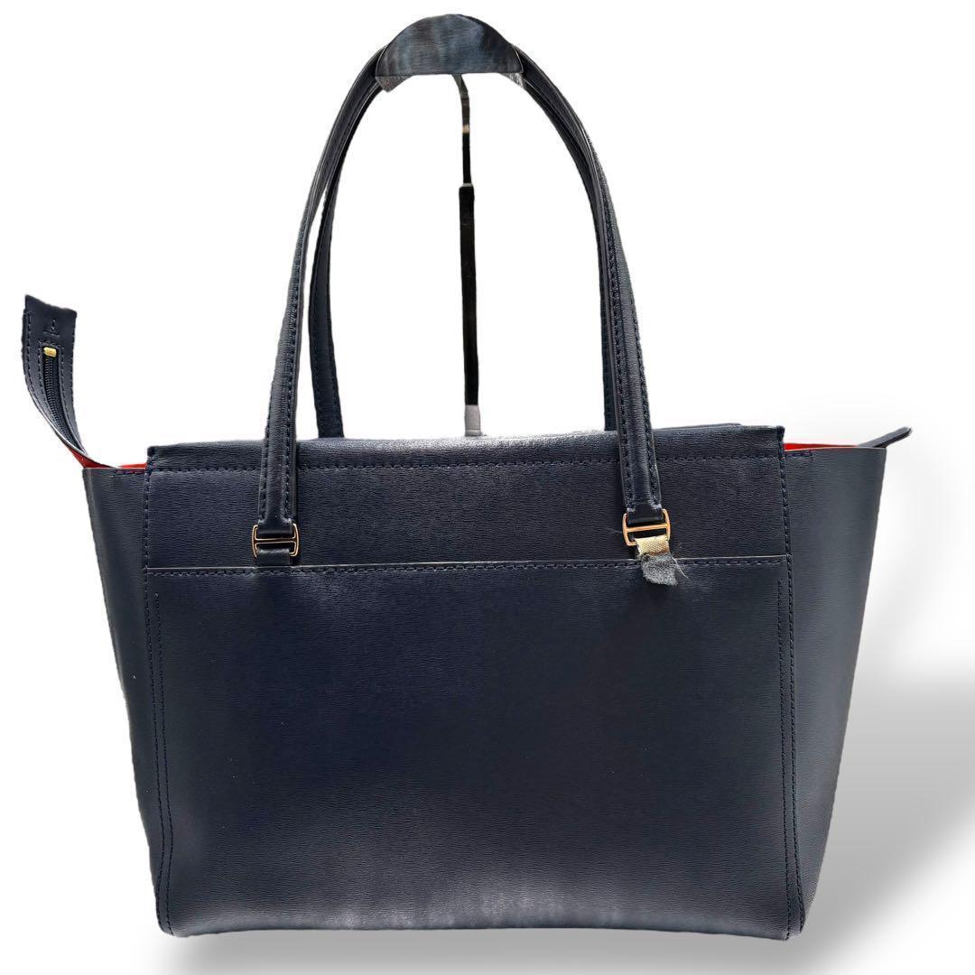 【美品】トリーバーチ　トートバッグ　ロゴ金具　PVC レザー　肩掛け　チャーム