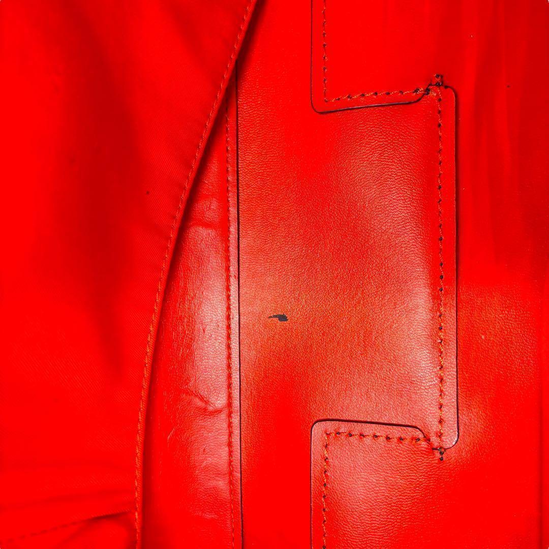 【美品】トリーバーチ　トートバッグ　ロゴ金具　PVC レザー　肩掛け　チャーム