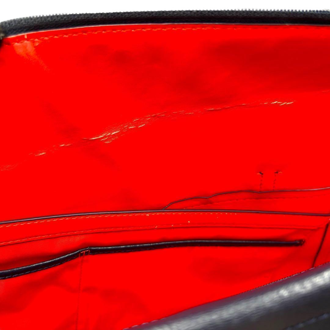 【美品】トリーバーチ　トートバッグ　ロゴ金具　PVC レザー　肩掛け　チャーム