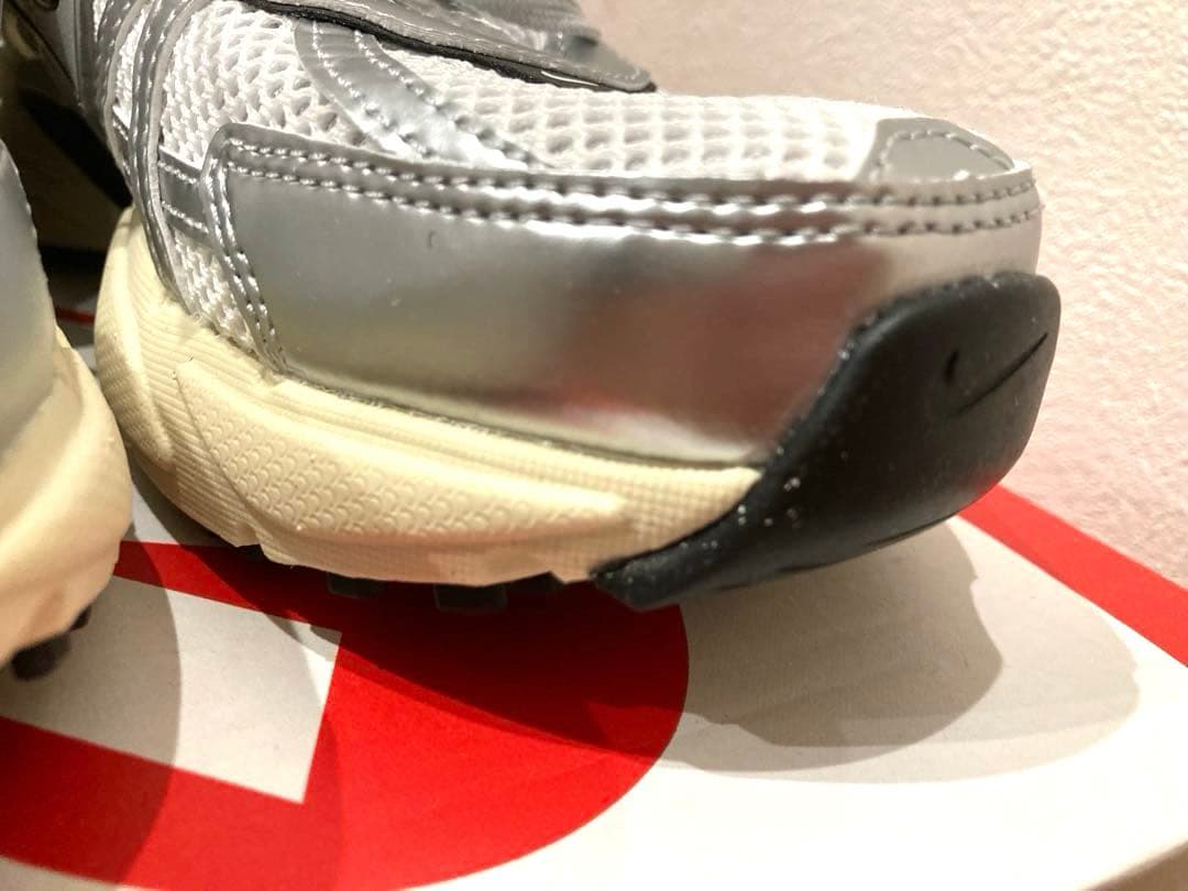 NIKE V2K RUN シルバー/ホワイト スニーカー　⭐︎★未使用タグ付き★⭐︎