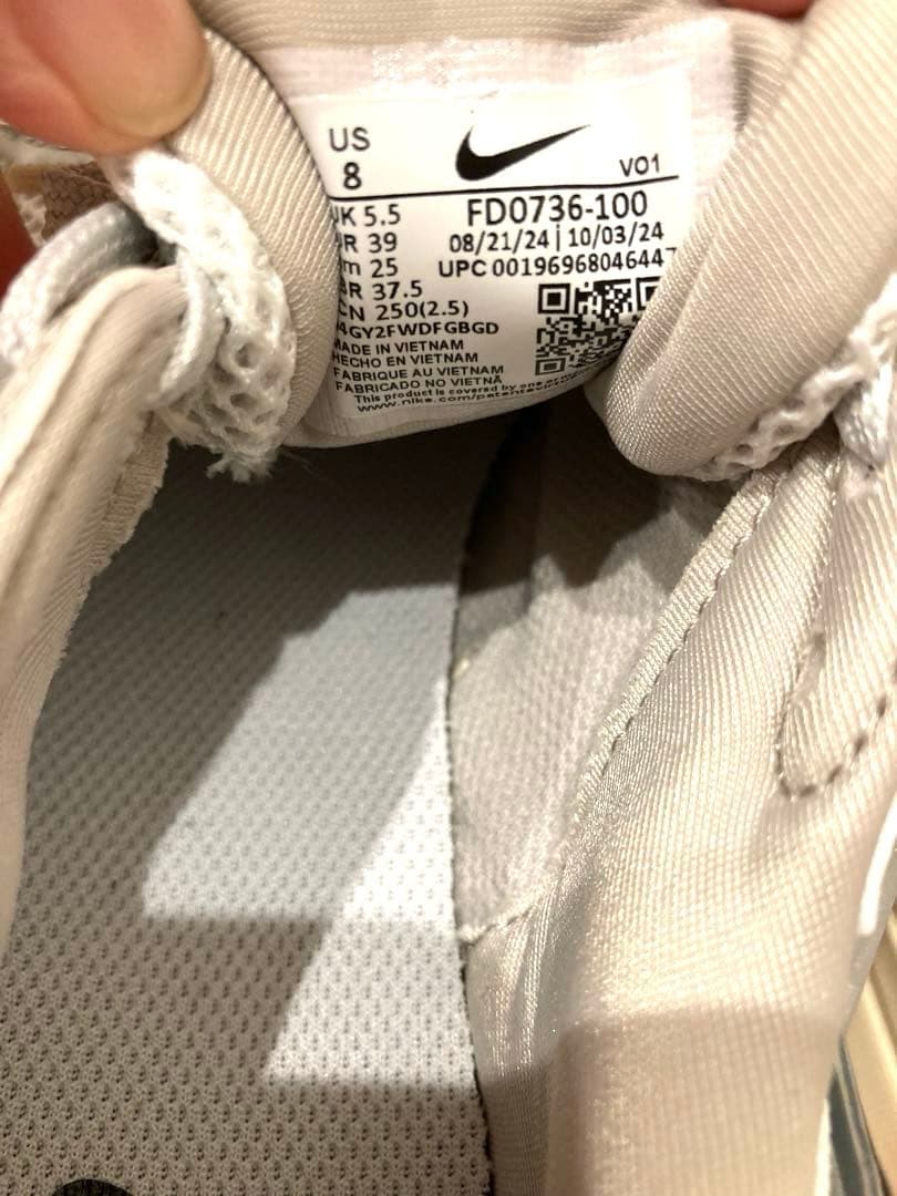 NIKE V2K RUN シルバー/ホワイト スニーカー　⭐︎★未使用タグ付き★⭐︎