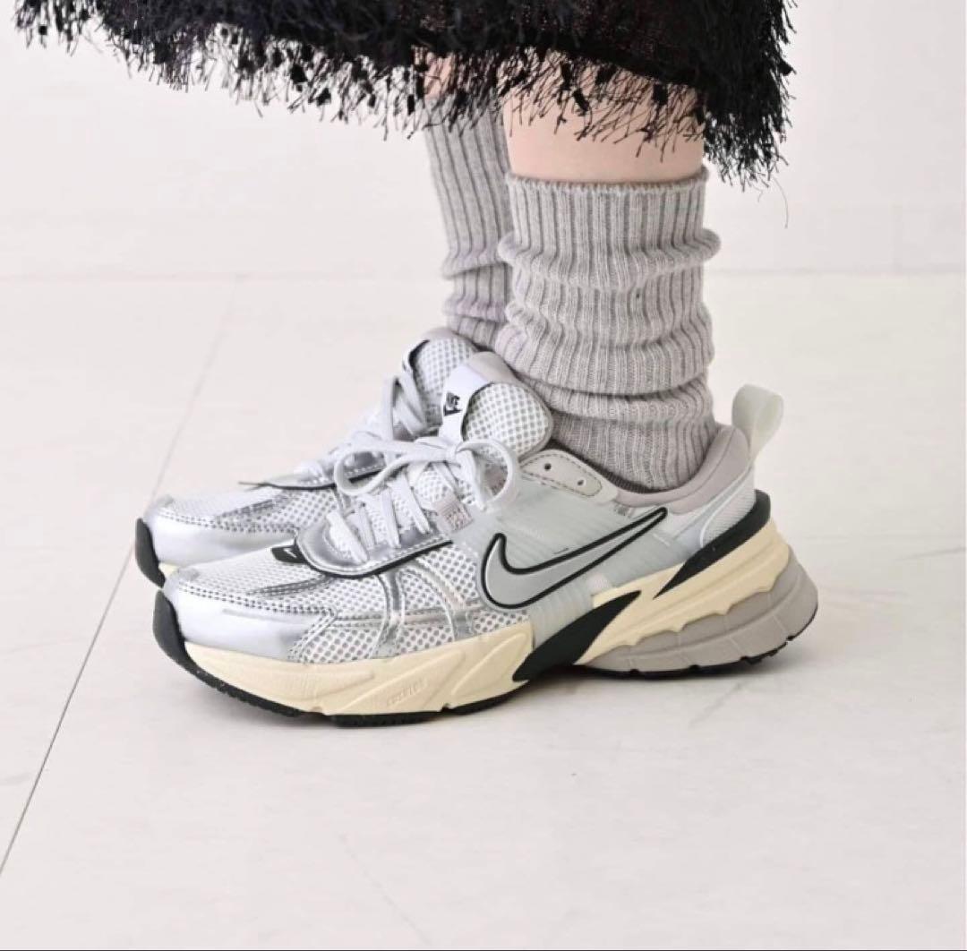 NIKE V2K RUN シルバー/ホワイト スニーカー　⭐︎★未使用タグ付き★⭐︎