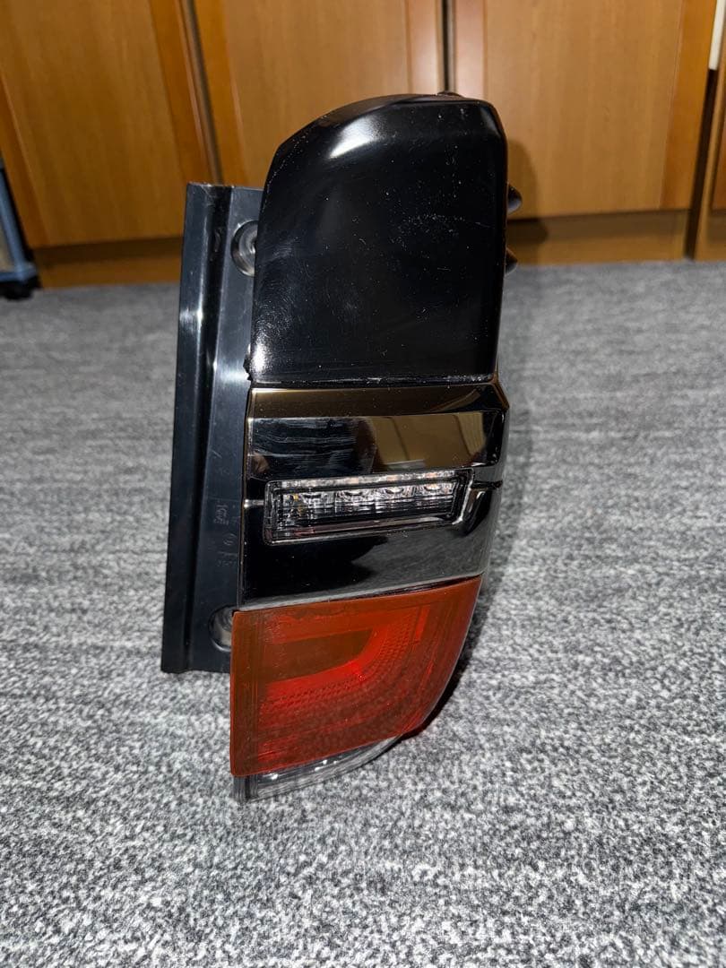 30ヴェルファイア後期 純正シーケンシャルテール