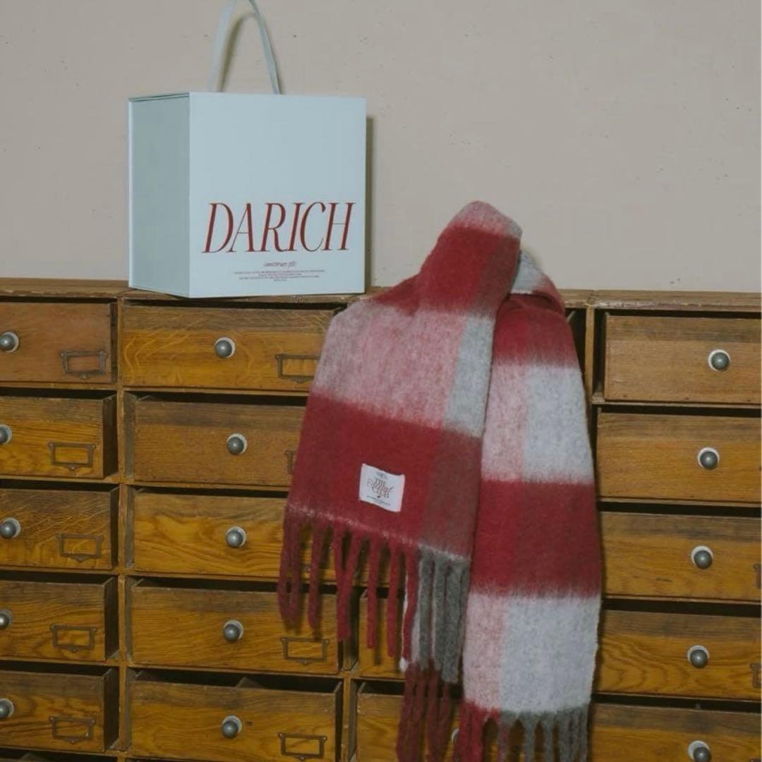 新品未使用 darich マフラー　チャーム付き