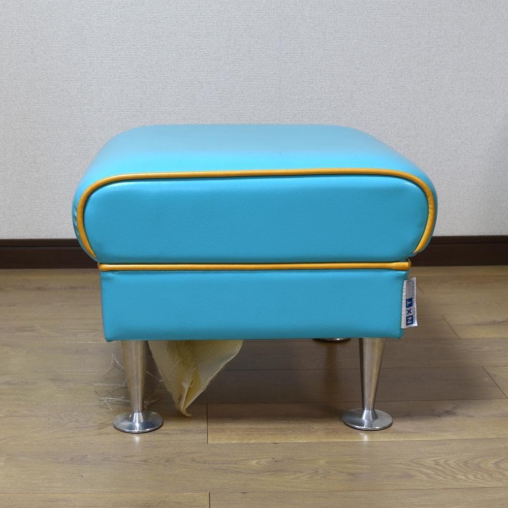 【NXT】ITOH FURNITURE INC 合皮オットマン（裏やぶれ）