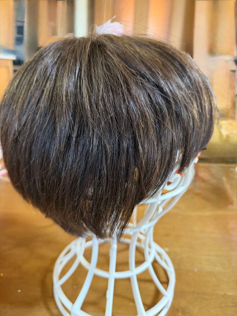 ブラウンショートウィッグ 自然なストレートヘア