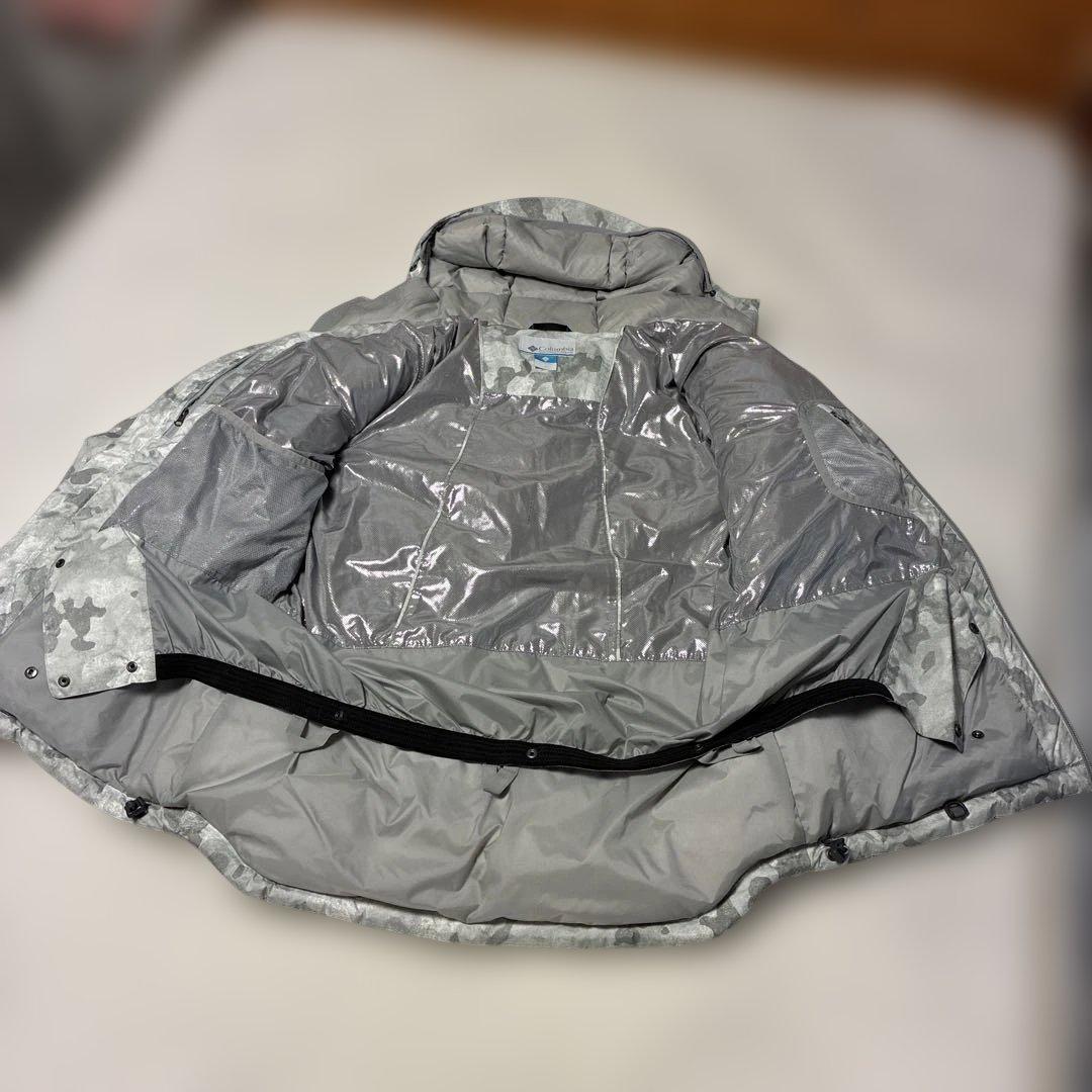 コロンビアの防水フード付き極暖のスキーウェア グレー(ダウン)と青のパンツ