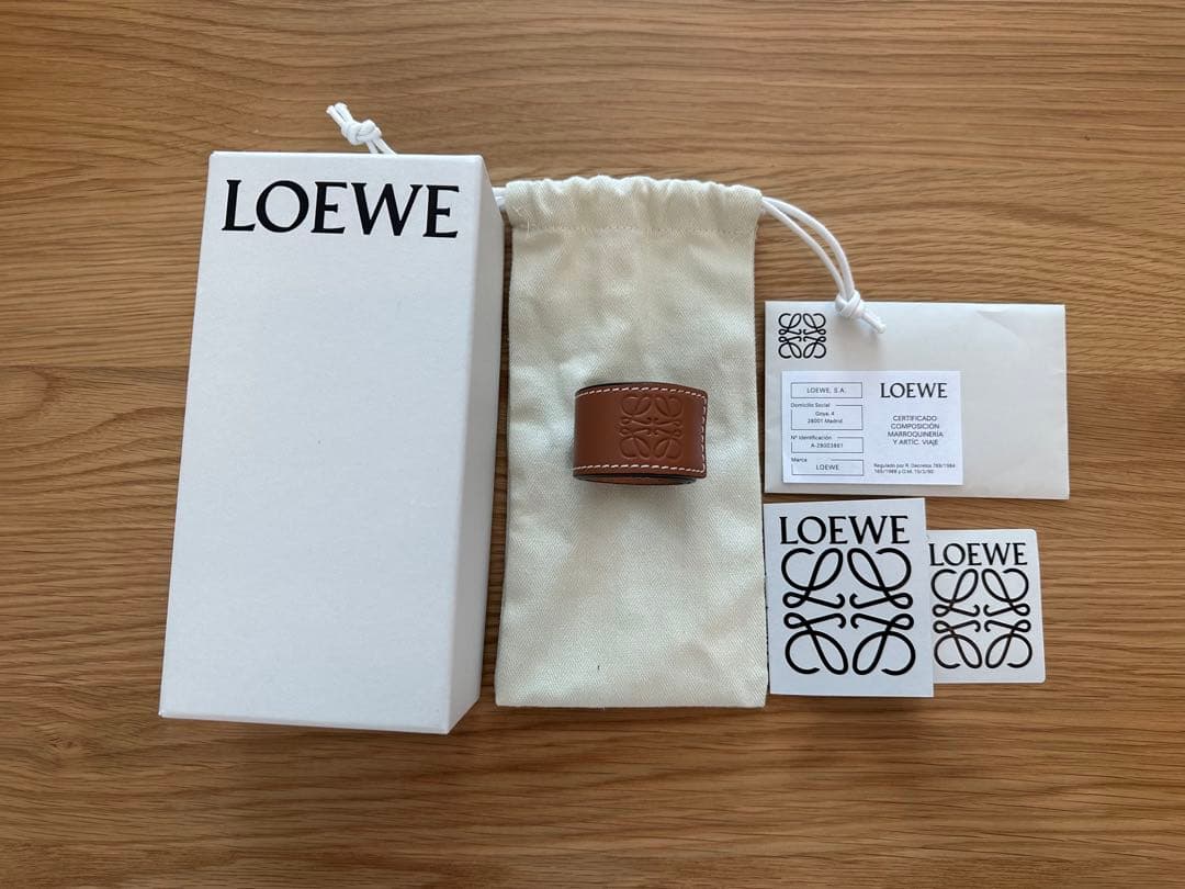 み*ん様 ロエベ　バングル　タン