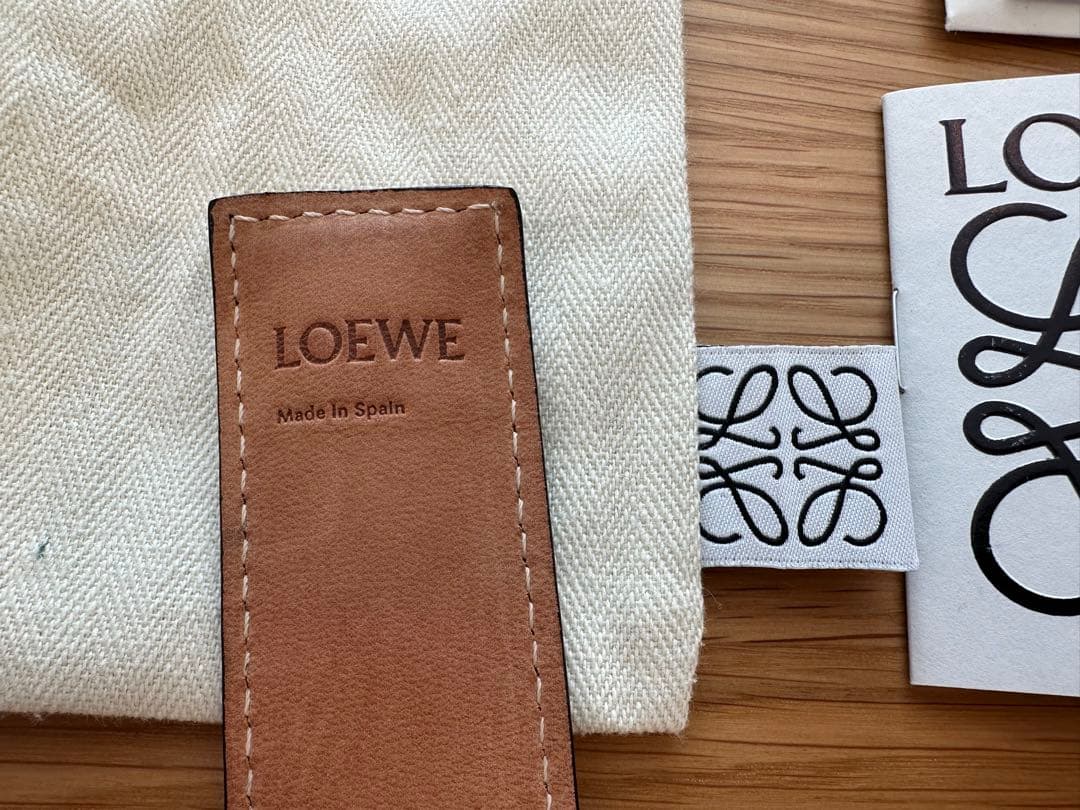 み*ん様 ロエベ　バングル　タン