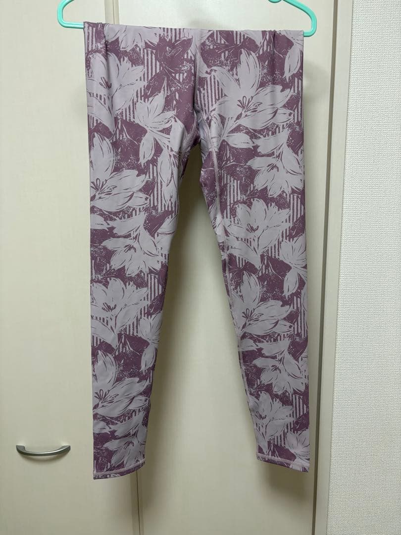 yurima sukala 花柄タンクトップ＆レギンスセット