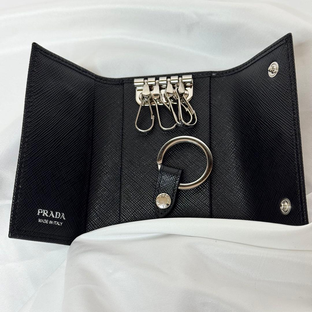 美品☆ PRADA キーケース　4連　レザー　ブラック　三角ロゴ　ICチップあり