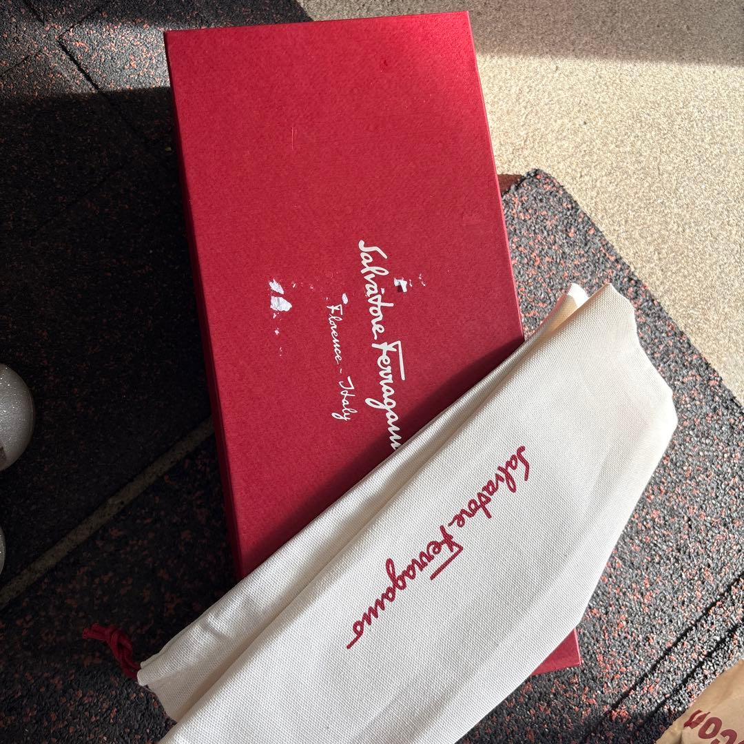 最終値下げ✨早めに決断 Ferragamo フラットシューズ シルバー