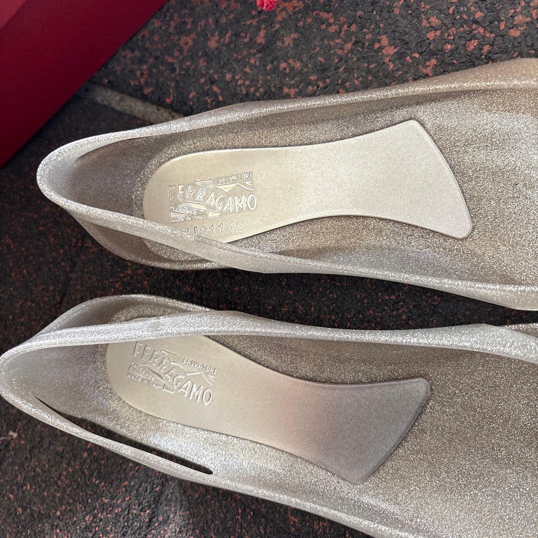 最終値下げ✨早めに決断 Ferragamo フラットシューズ シルバー