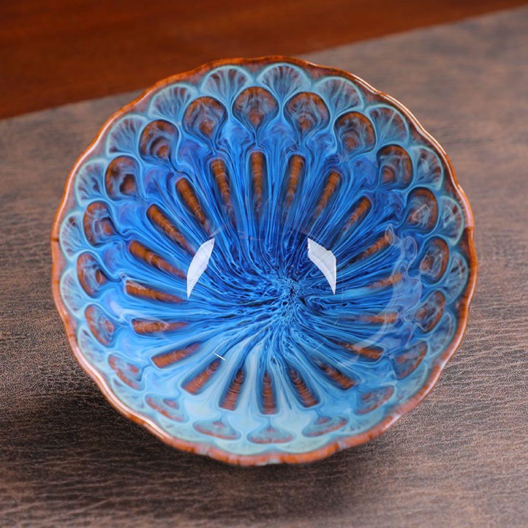 青色波状模様の陶器皿