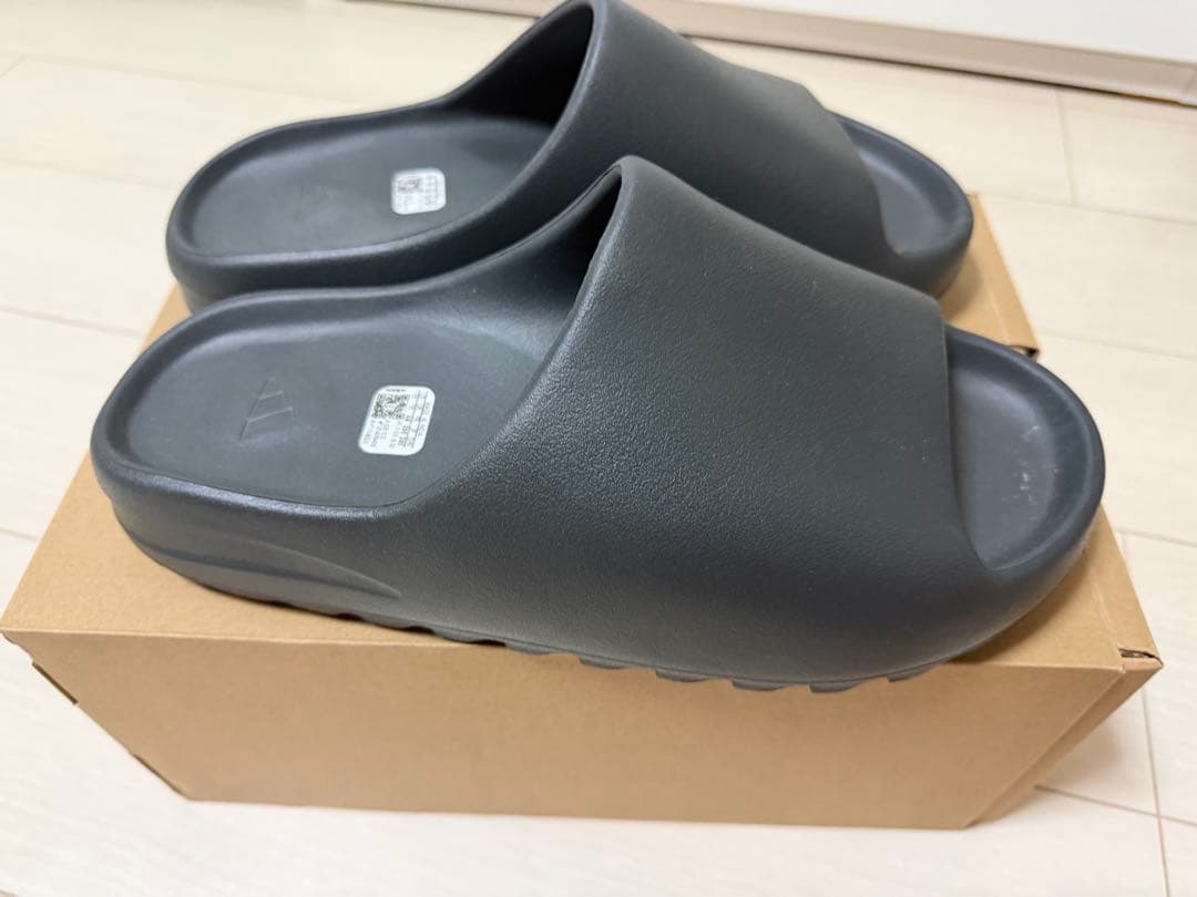 靴 adidas YEEZY SLIDE Dark Onyx