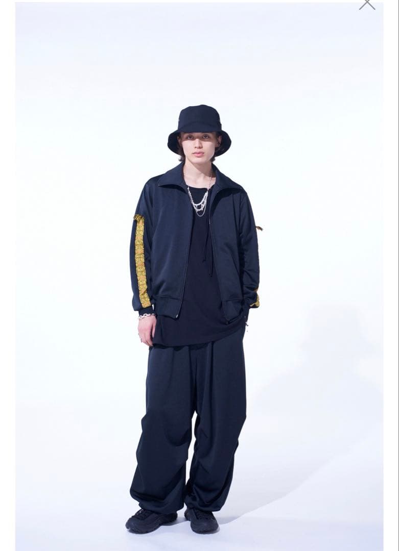 ほぼ未使用 タグ付きS'YTE トラックパンツ