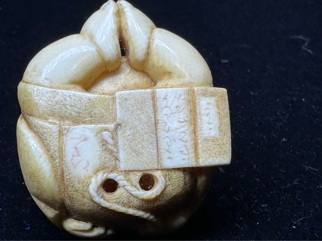 極上　根付　天然素材　彫刻 置物　細密細工　骨董　アンティーク　在銘