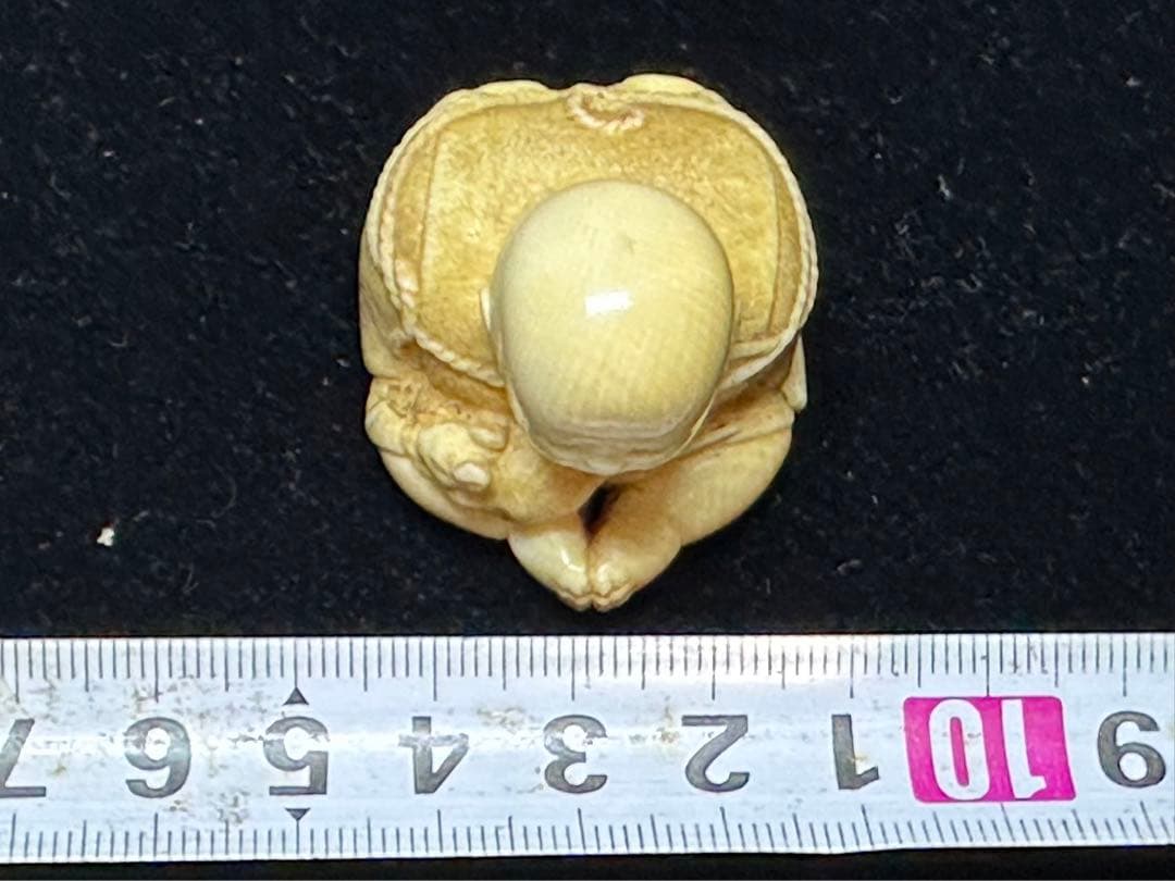 極上　根付　天然素材　彫刻 置物　細密細工　骨董　アンティーク　在銘