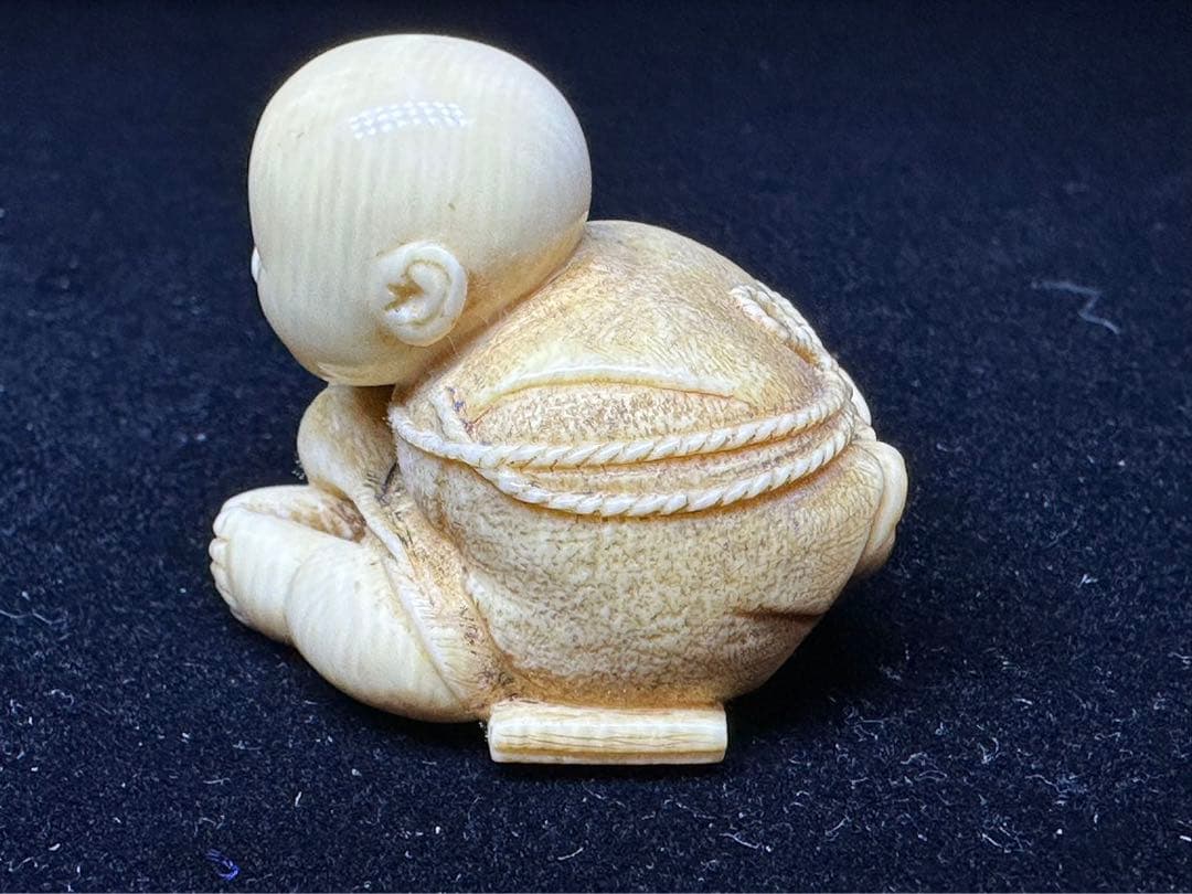 極上　根付　天然素材　彫刻 置物　細密細工　骨董　アンティーク　在銘