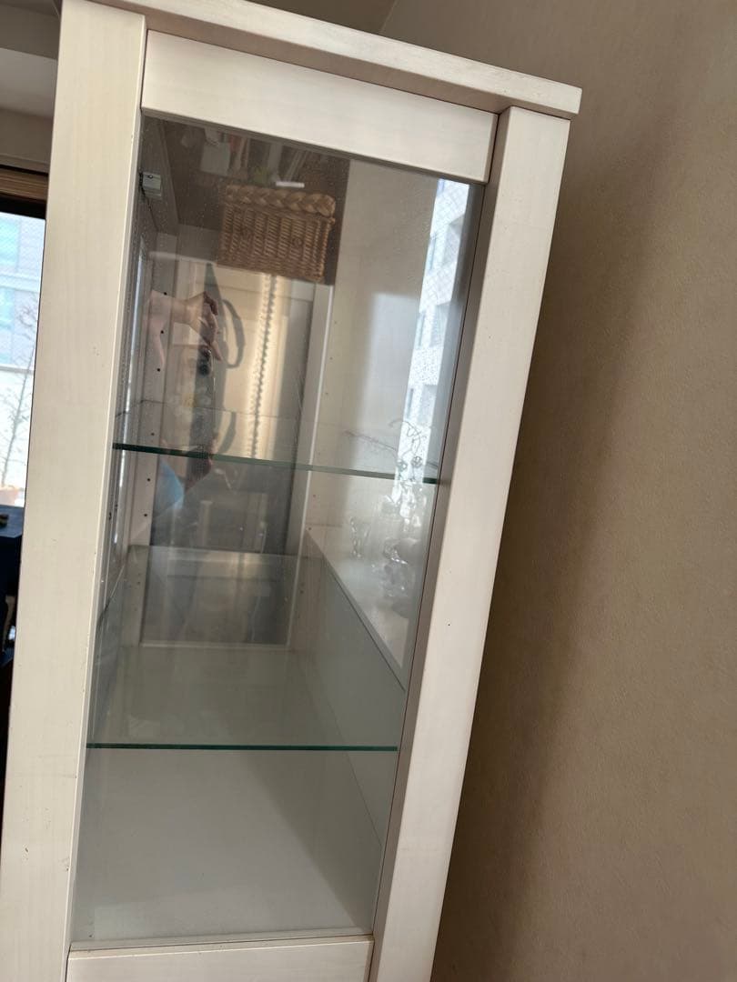 ホワイト木製キャビネット ガラス扉付き