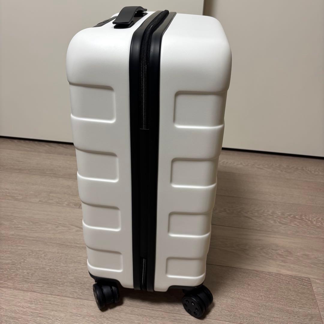 美品★無印良品★バーを自由に調節できるハードキャリーケース（３６Ｌ）オフ白