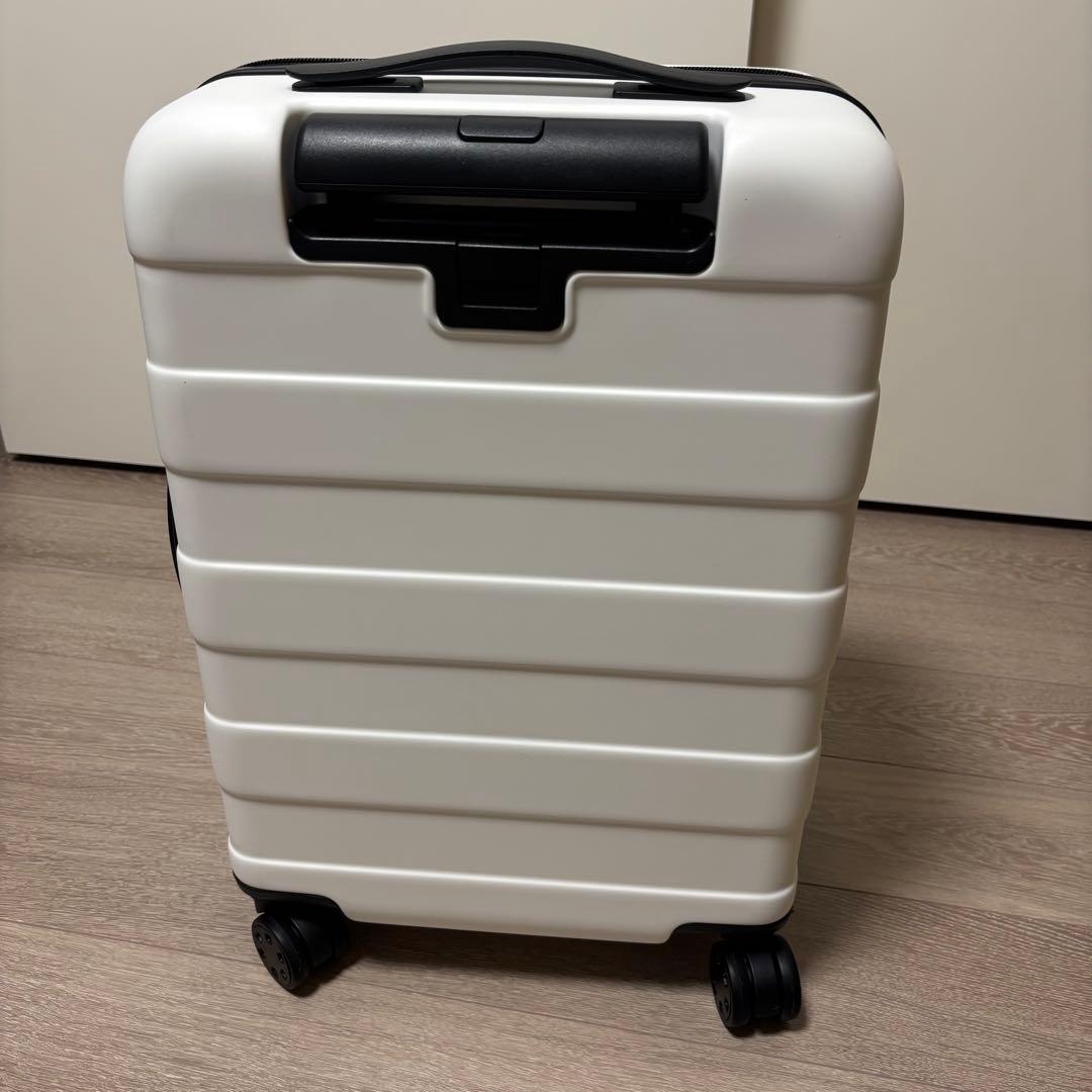 美品★無印良品★バーを自由に調節できるハードキャリーケース（３６Ｌ）オフ白