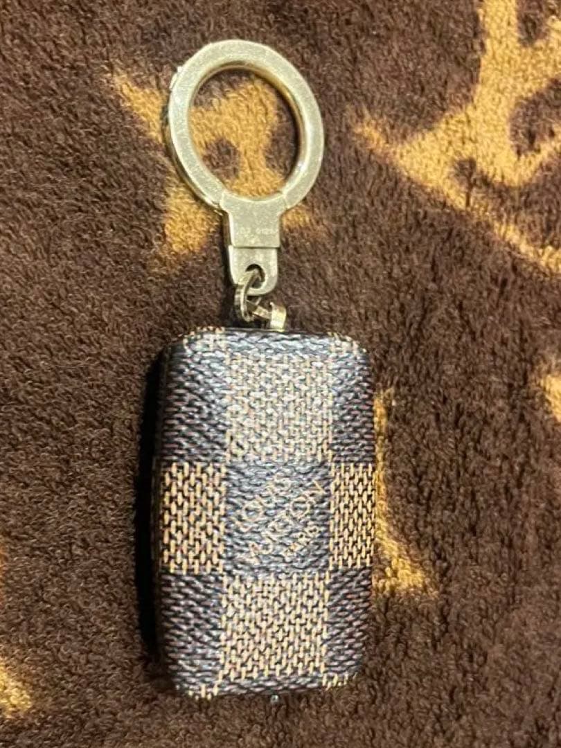 ルイヴィトンダミエパターン ライト付きキーホルダー付き