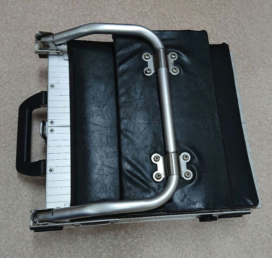 ヘラ台 ヘラブナ釣用椅子F-22 と折りたたみ アルミヘラブナ台釣用椅子ブラック