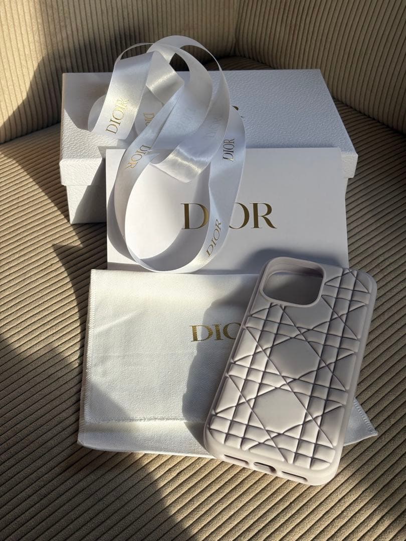 【美品・箱・リボン付】DiorTravel iPhone16promax用ケース