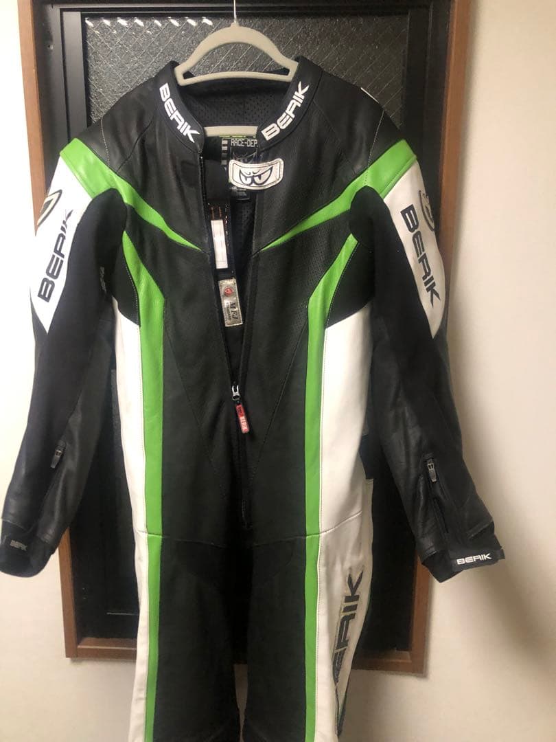 レーシングスーツ　54サイズ　ベリック