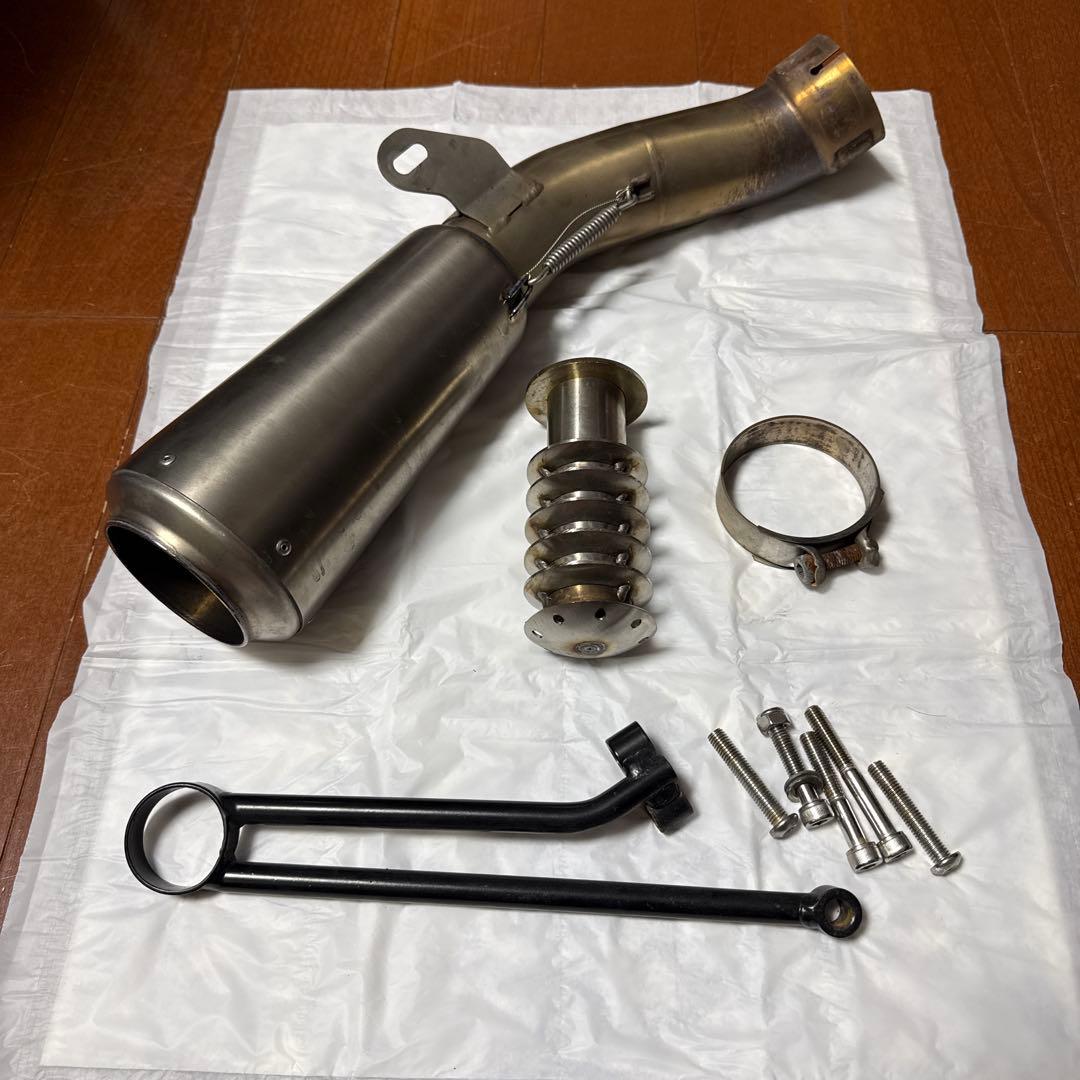  RnineTスクランブラー用スリップオンマフラー unitgarage