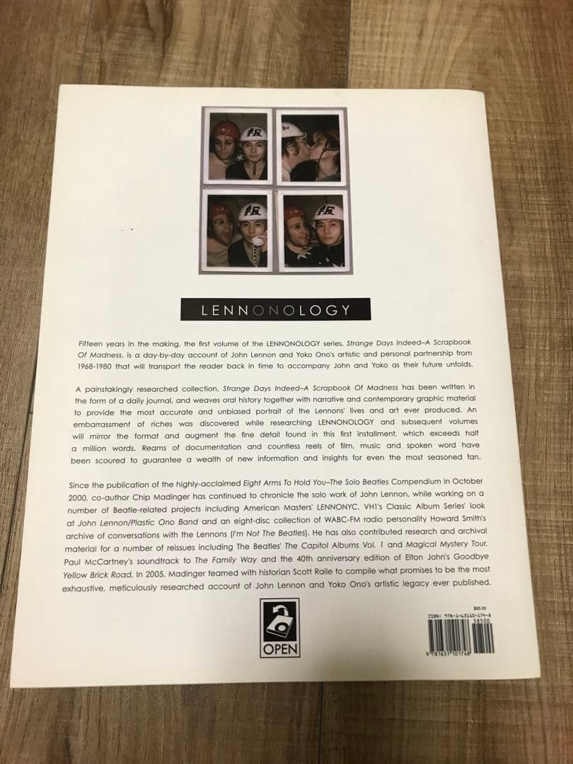 ジョン レノンの1日1日を克明に追った洋書、もの凄い情報量です。