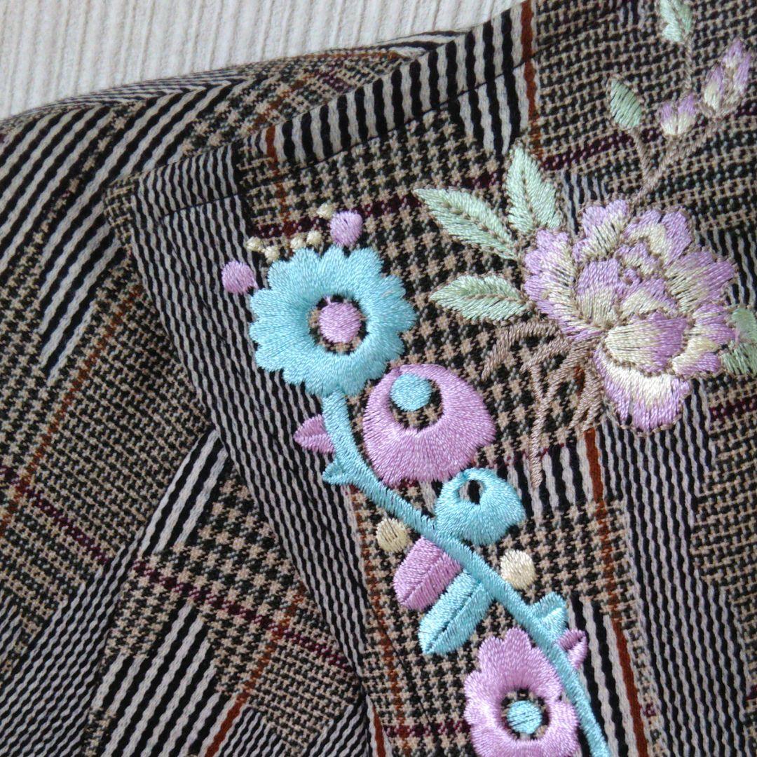 ゴージャスな刺繍が美しい上下セット