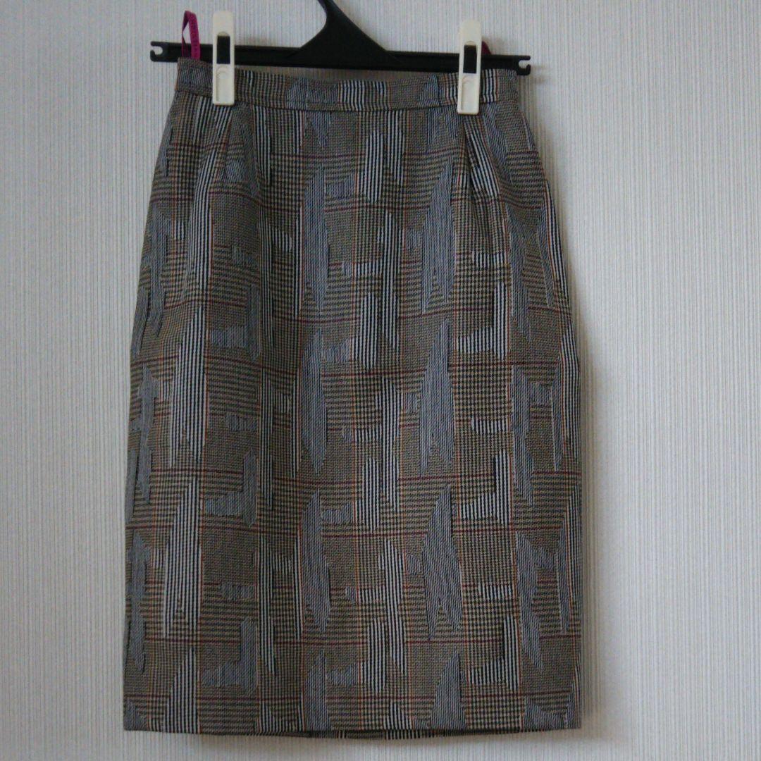 ゴージャスな刺繍が美しい上下セット