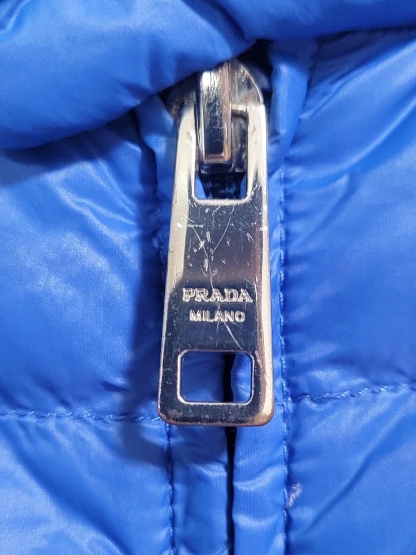 PRADA ロゴプレート 三角プレート ジップ ダウンベスト 44