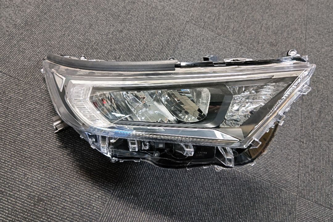 RAV4 ヘッドライト 右側 ほぼ新品