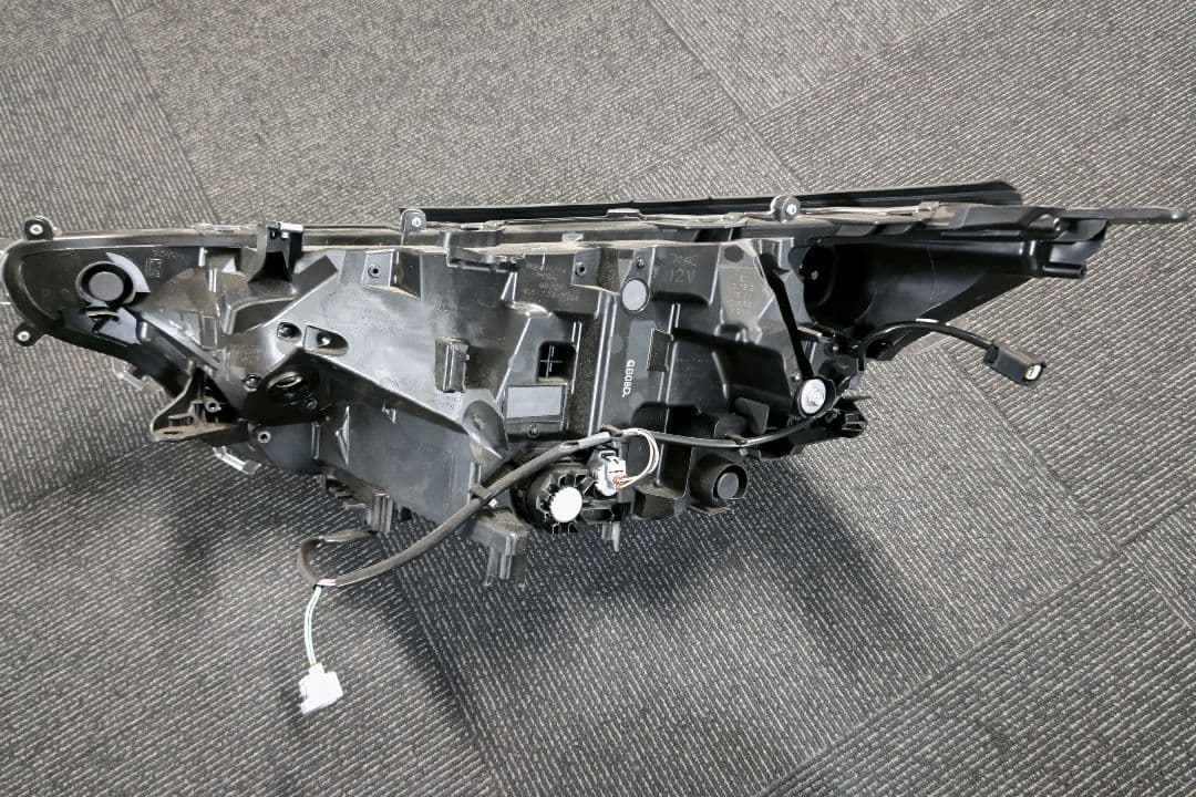 RAV4 ヘッドライト 右側 ほぼ新品