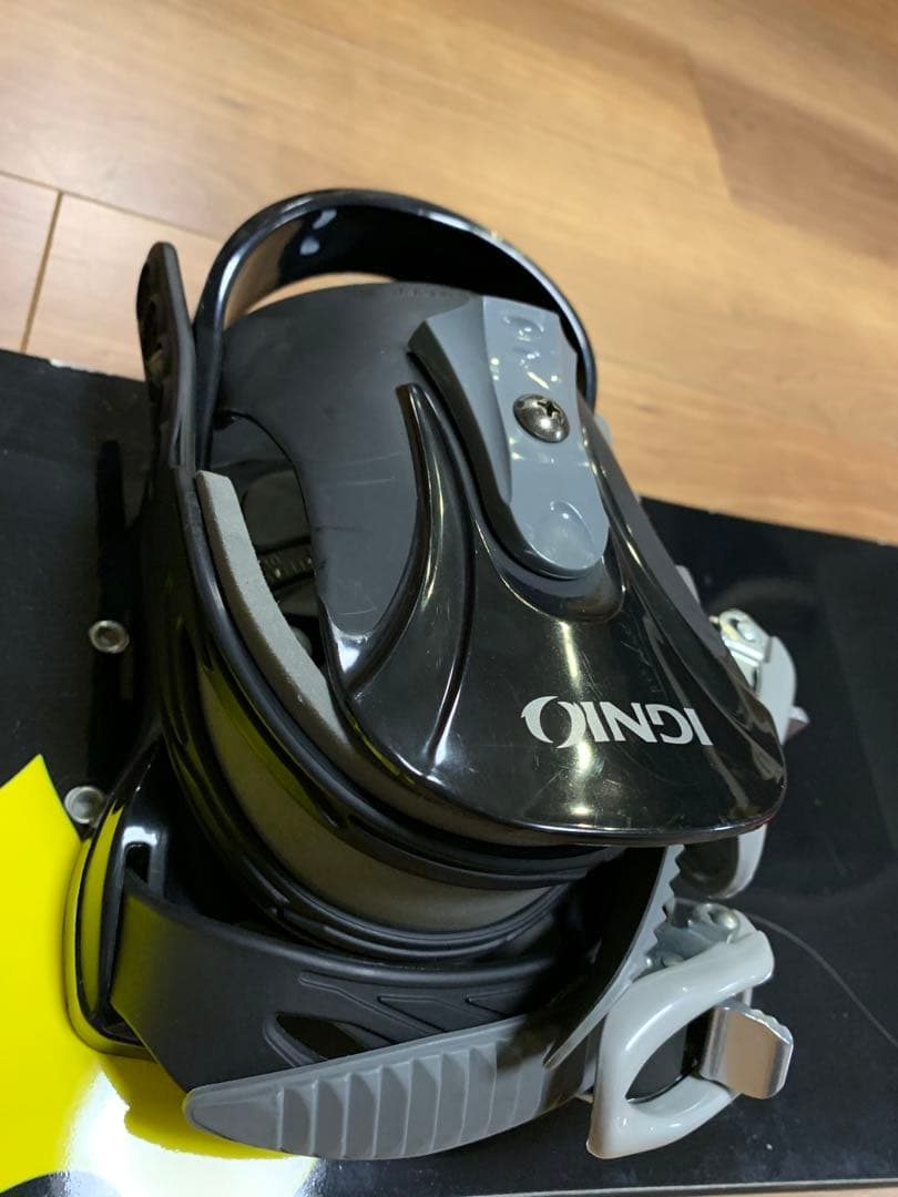 IGNIO カモフラージュ スノーボード バインディング付き