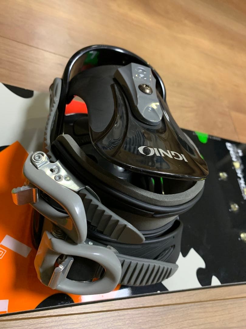 IGNIO カモフラージュ スノーボード バインディング付き