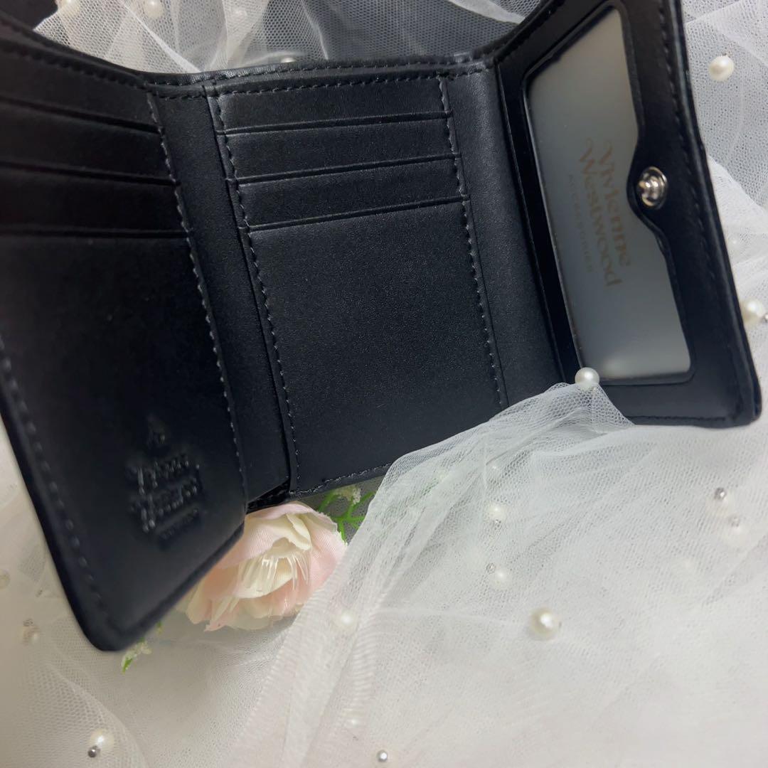 VivienneWestwoodエンボス加工の黒い三つ折り財布