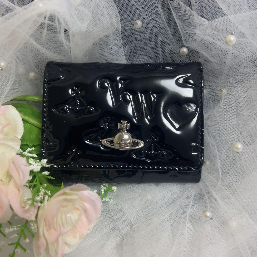 VivienneWestwoodエンボス加工の黒い三つ折り財布