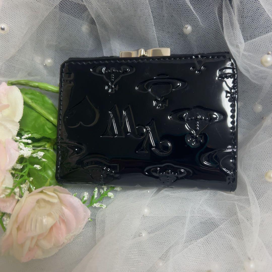 VivienneWestwoodエンボス加工の黒い三つ折り財布