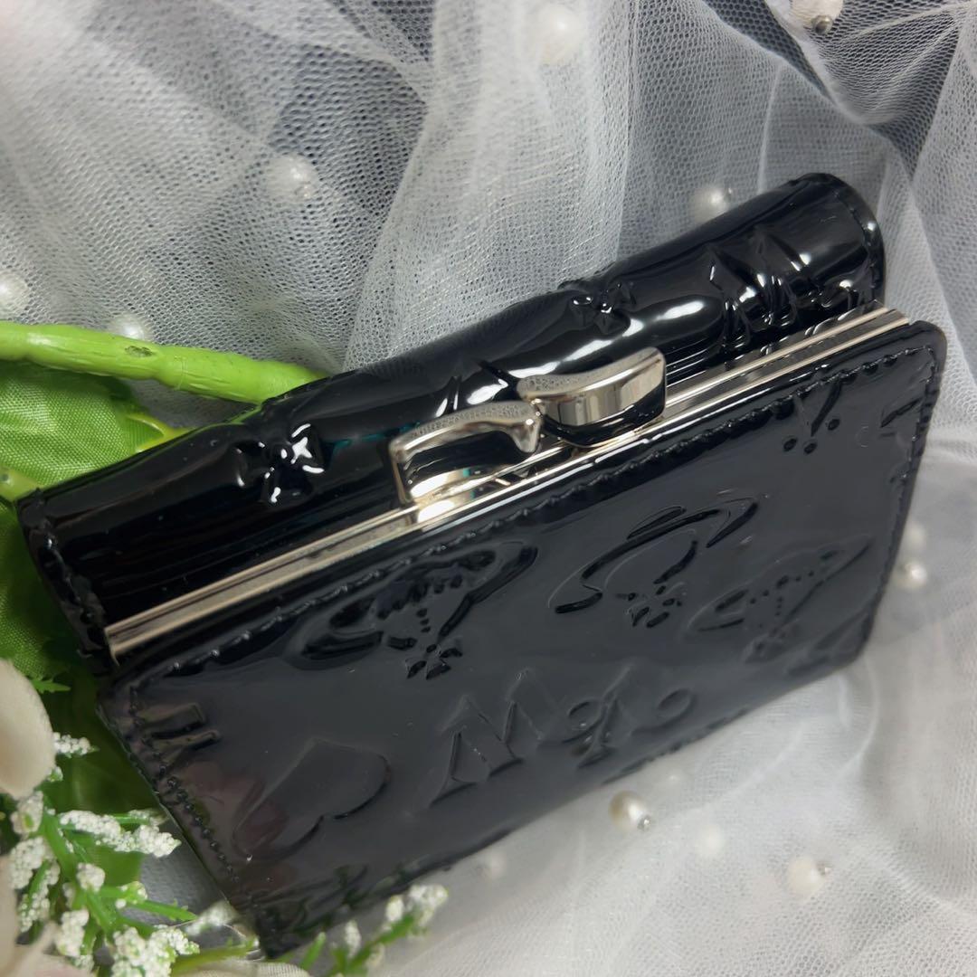 VivienneWestwoodエンボス加工の黒い三つ折り財布