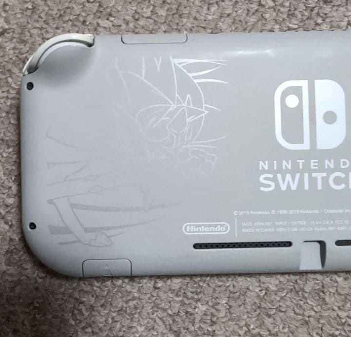 ピ*ー様 Nintendo Switchライト本体 ポケモン ザシアン・ザマゼン