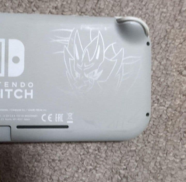 ピ*ー様 Nintendo Switchライト本体 ポケモン ザシアン・ザマゼン