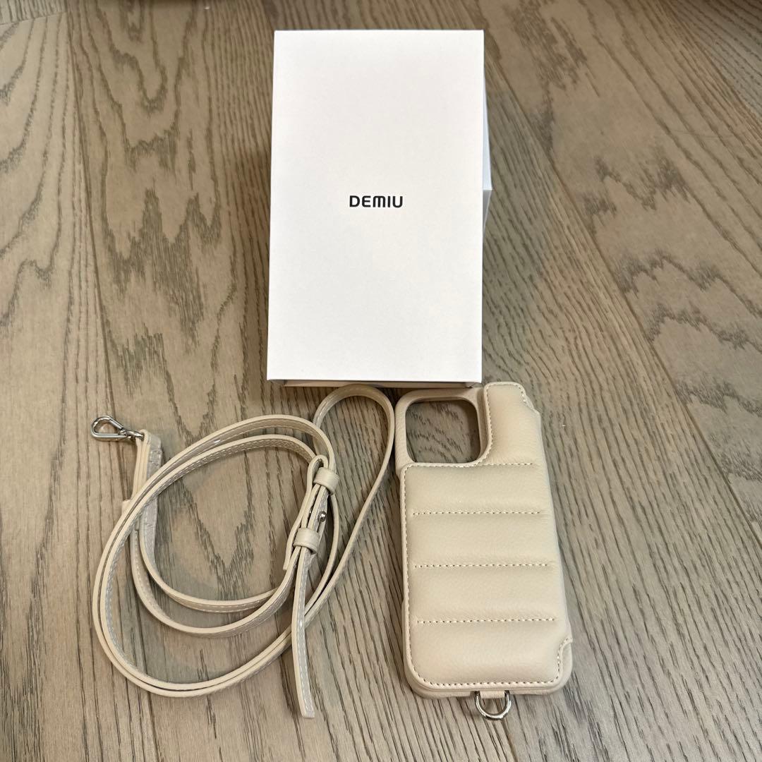 DEMIU ホワイトレザー iPhone16プロ　ケース　ストラップ　セット