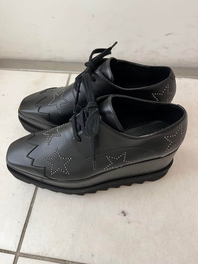 ブラックレザー星型スタッズ厚底シューズ