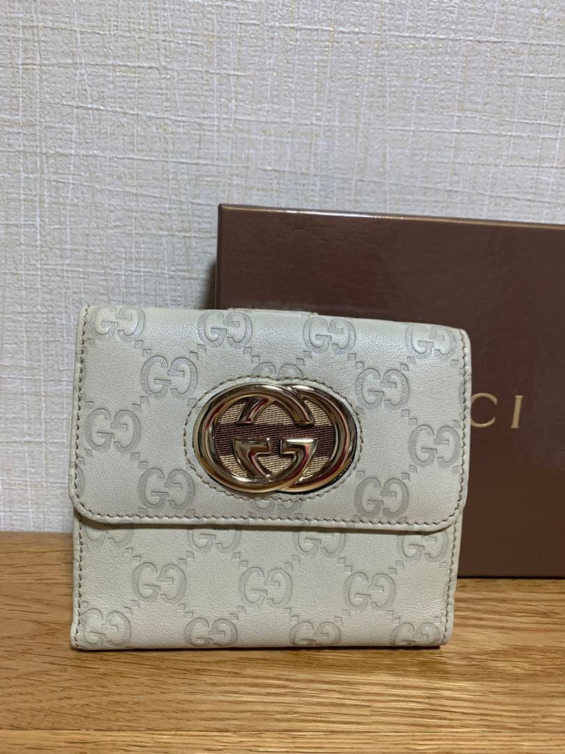 Gucci 財布　二つ折り　未使用　ホワイト　GGシマ